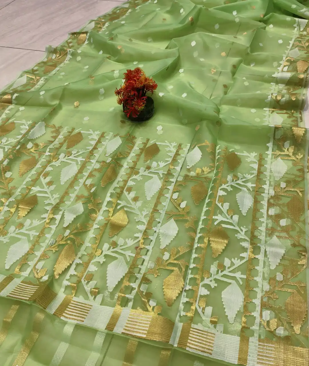 Semi Muslin Jamdani Saree with blouse piece